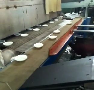 Αγορά Λευκή γραμμή παραγωγής γυαλιού στρογγυλής επιτραπέζιας ύλης 380V Μηχανή σχηματισμού δοχείων από οπαλικό γυαλί διαδικτυακή κατασκευή